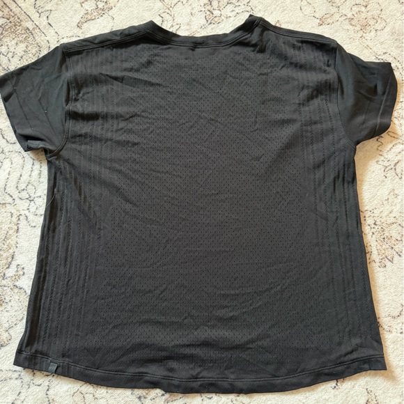Lululemon TRAIN TO BE SHORT SLEEVE - Picture 2 of 2